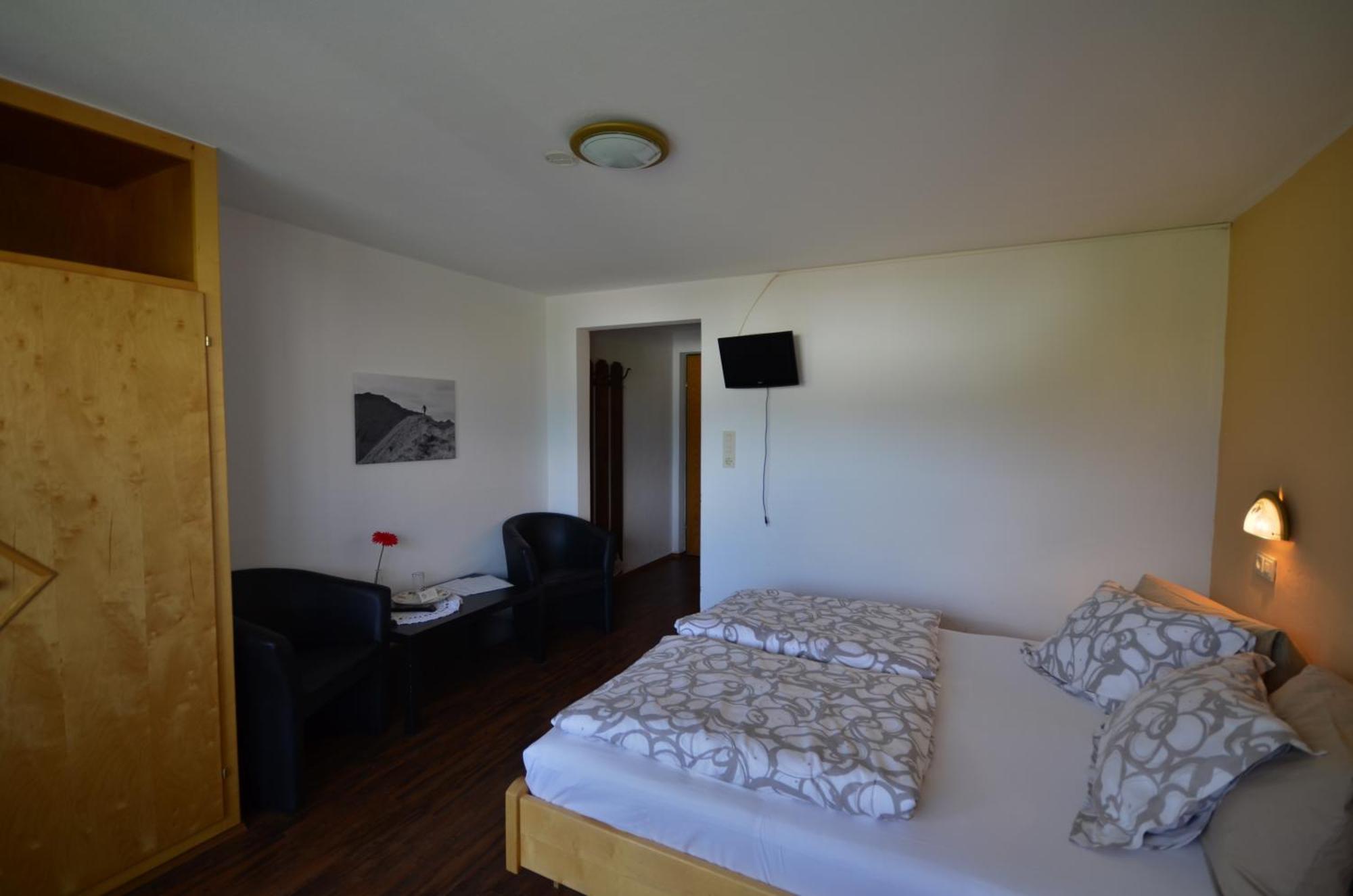 Hotel Haus Bergfrieden Lermoos Habitación foto