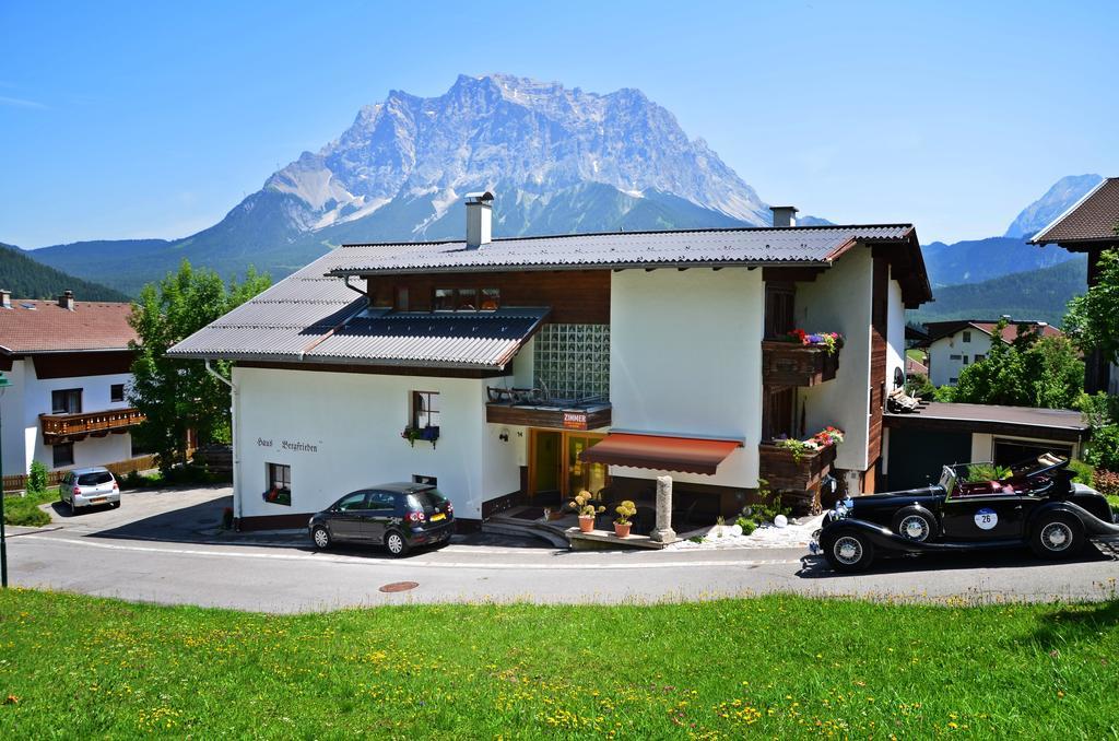 Hotel Haus Bergfrieden Lermoos Exterior foto